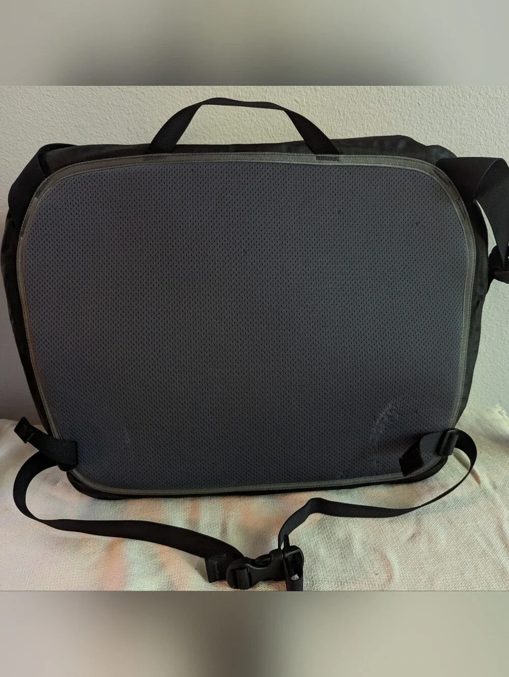 Arc'teryx Lunara 10L Weatherproof Crossbody Shoulder Bag - Rare Discontinued